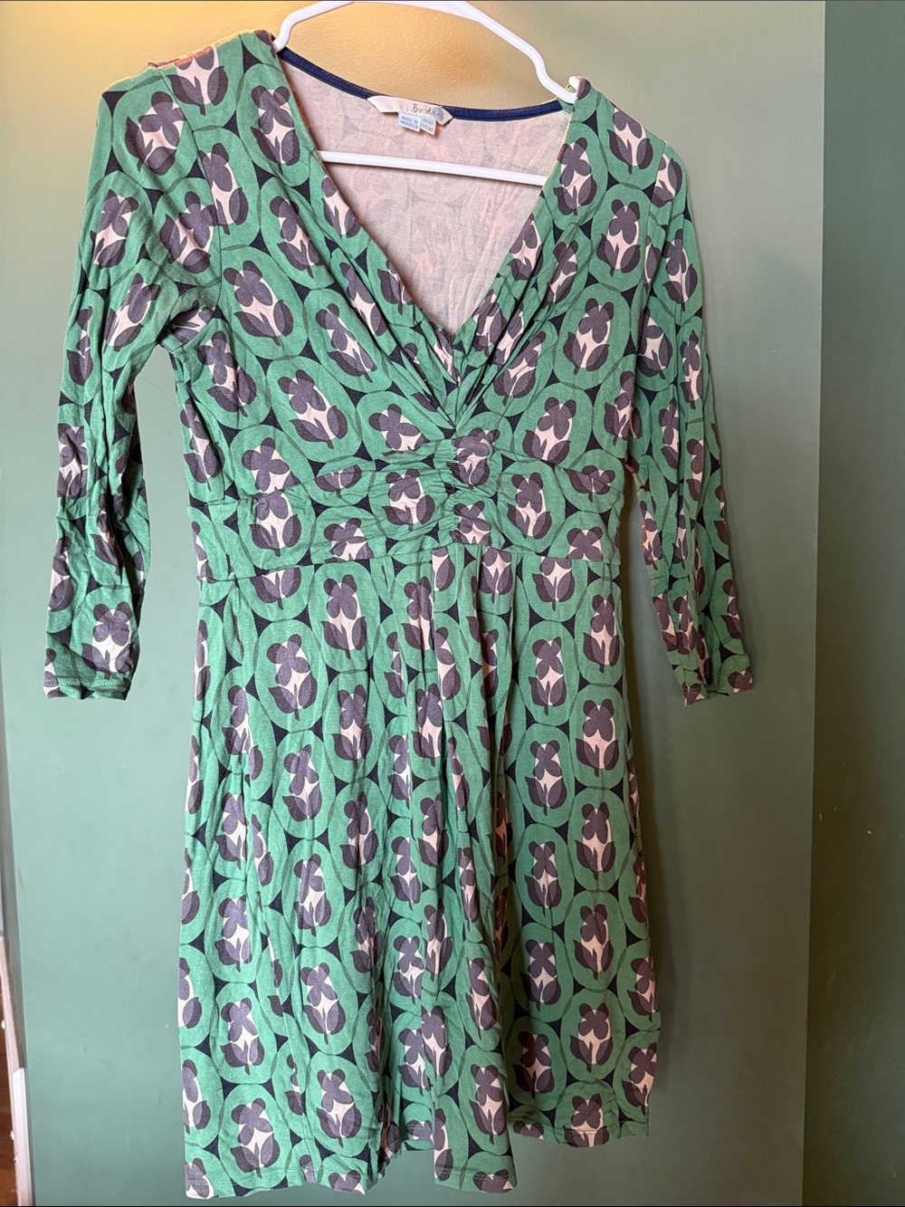 Boden Green Patterned V-Neck Long Sleeve Dress with Matching Gray leggings